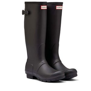 Black matte hunter rain boots